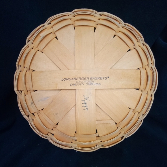 Vintage 1997 Longaberger 10" Round Signed Basket w Leather Handles Plus Insert - Picture 3 of 3